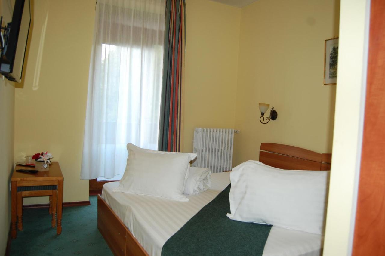 Hotel Bucegi Portile Regatului Pârâul Rece Esterno foto